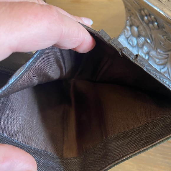 AUTHENTIC!! PRADA Nylon Green Wallet. Portafoglio tessuto Verde. - Picture 10 of 11